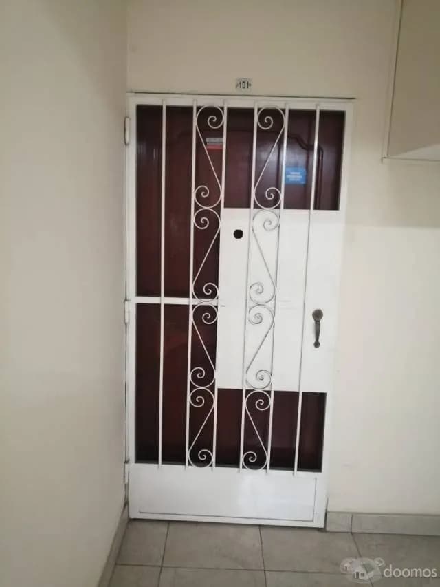 DEPARTAMENTO EN AVENIDA COMERCIAL PARA REMODELACION — foto 3