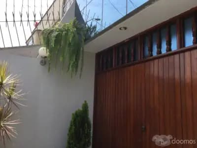 Alquilo Casa de 3 pisos para vivienda y/u oficinas