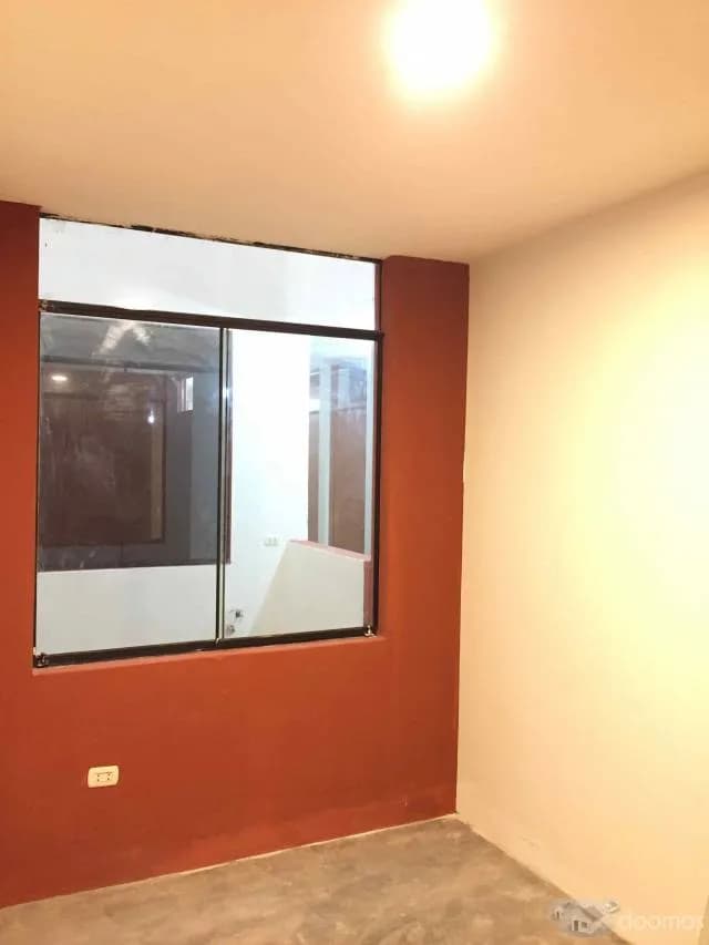 Casa de 2 pisos a 3 cuadras de la Av. Alisos. — foto 2