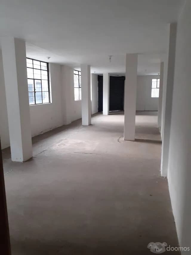 Alquiler de local comercial con baño — foto 2