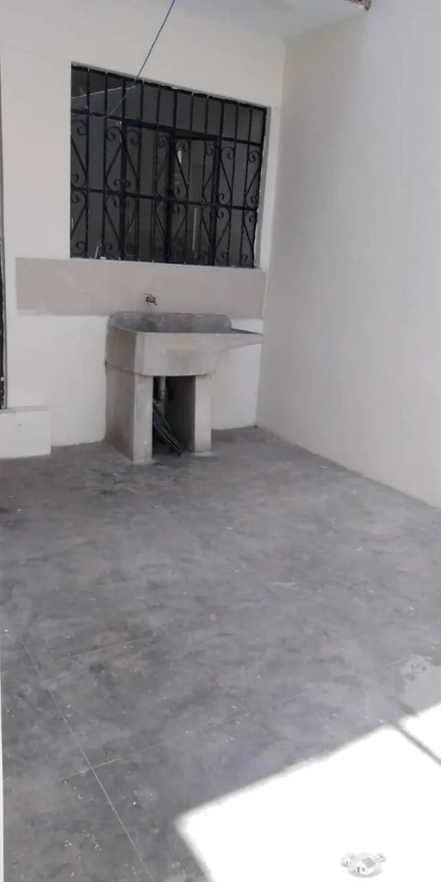 Se alquila amplia casa SÓLO EMPRESAS!!! — foto 1