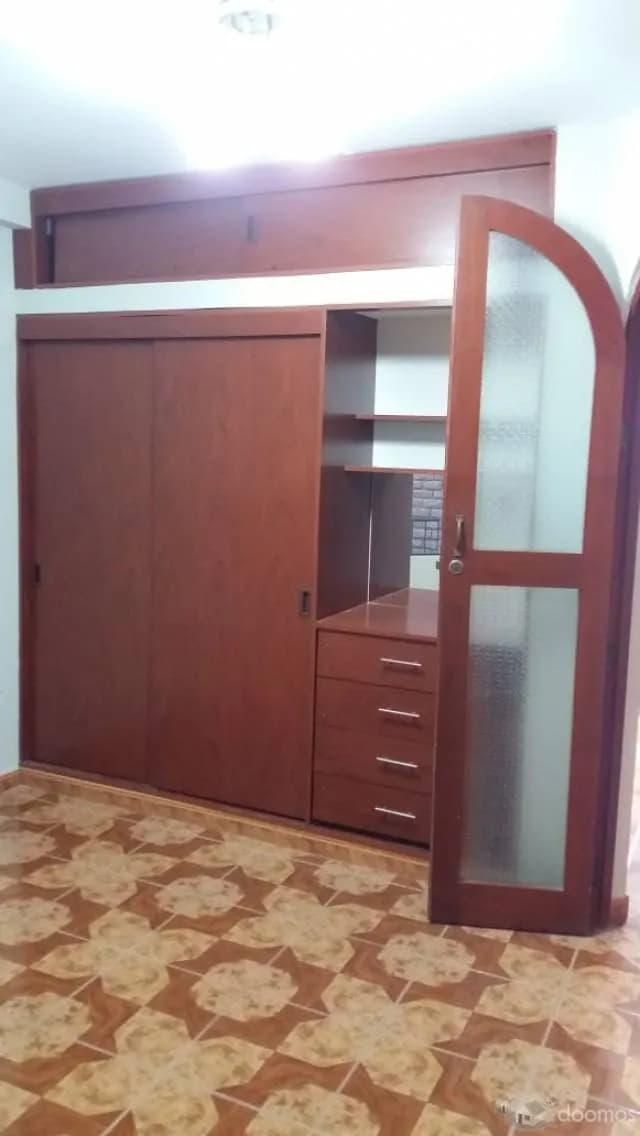ALQUILO CASA DOS PISOS EXCELENTE UBICACIÓN — foto 5