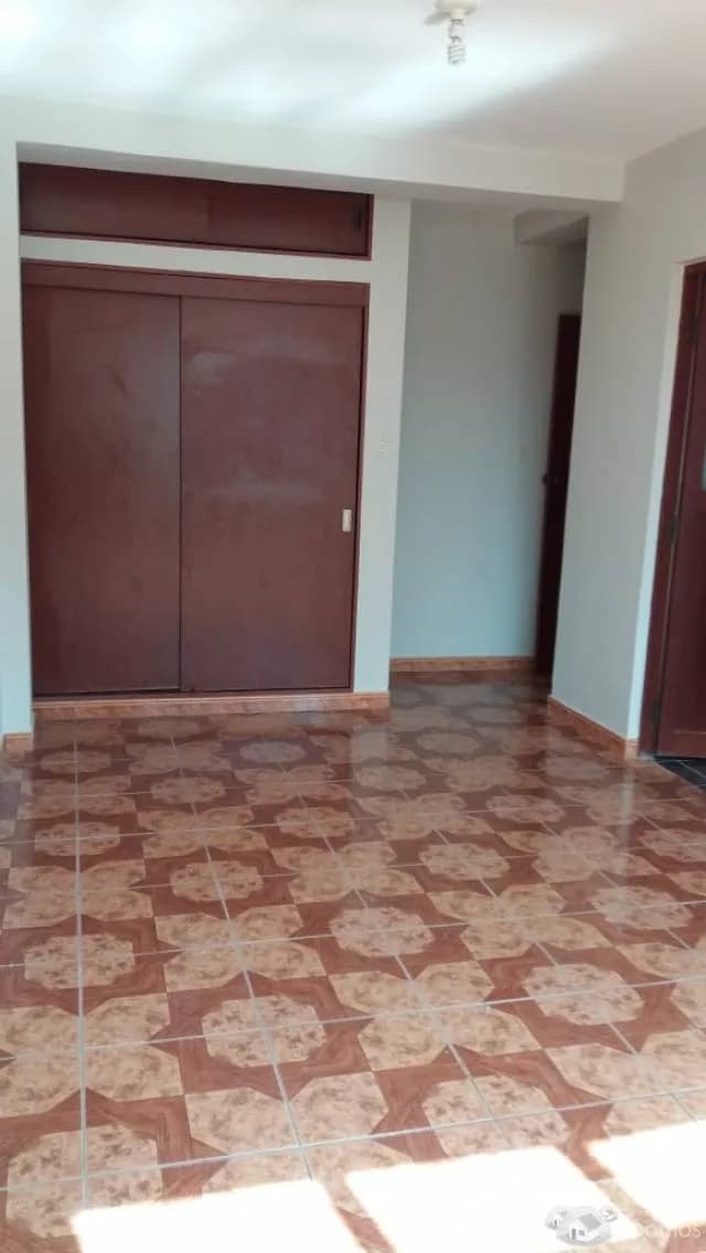 ALQUILO CASA DOS PISOS EXCELENTE UBICACIÓN — foto 6