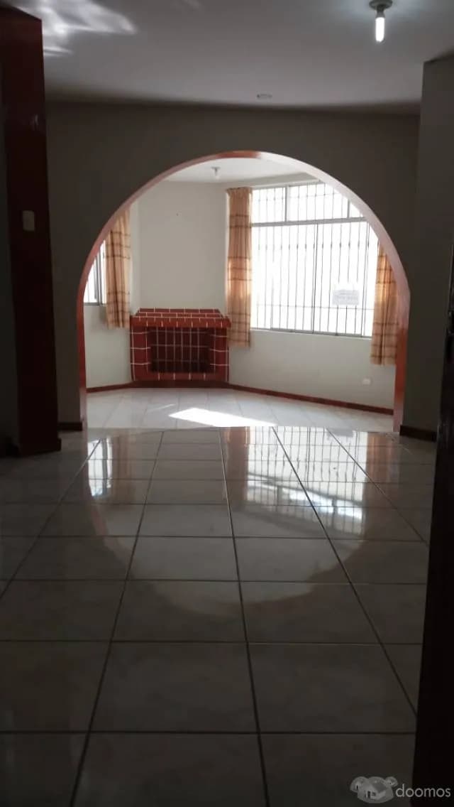 ALQUILO CASA DOS PISOS EXCELENTE UBICACIÓN — foto 7