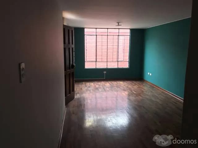 Casa con garage o local comercial en Los Olivos — foto 2