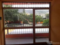 Minidepartamento 1 habitación, 1 kitchen, 1 baño 85 m2, 2do piso, salida a la Av. La Encalada con puerta independiente