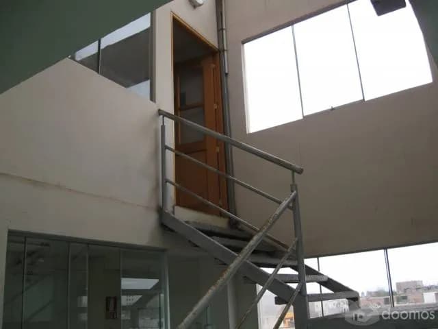 OPORTUNIDAD LOCAL COMERCIAL 4 PISOS — foto 4