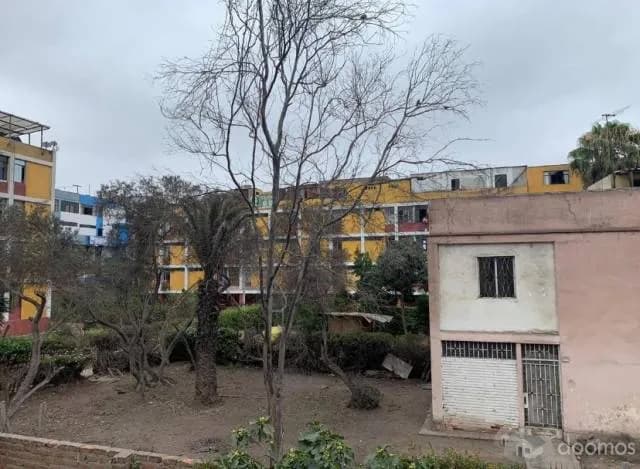 CASA DE TRES PISOS EN LA VICTORIA — foto 1