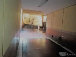 CASA CON LOCALES COMERCIALES