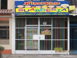 Alquilo Local Comercial en buena ubicacion, ideal para bodegas, minimarket o afin