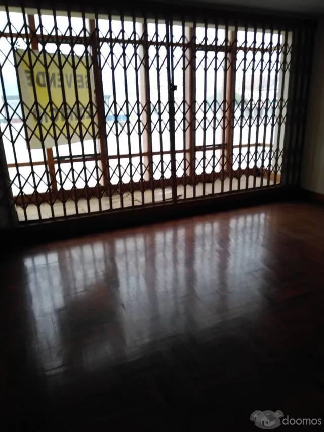 Vendo Edificio con local comercial y oficinas en Jr. independencia cerca Plaza de Armas — foto 9