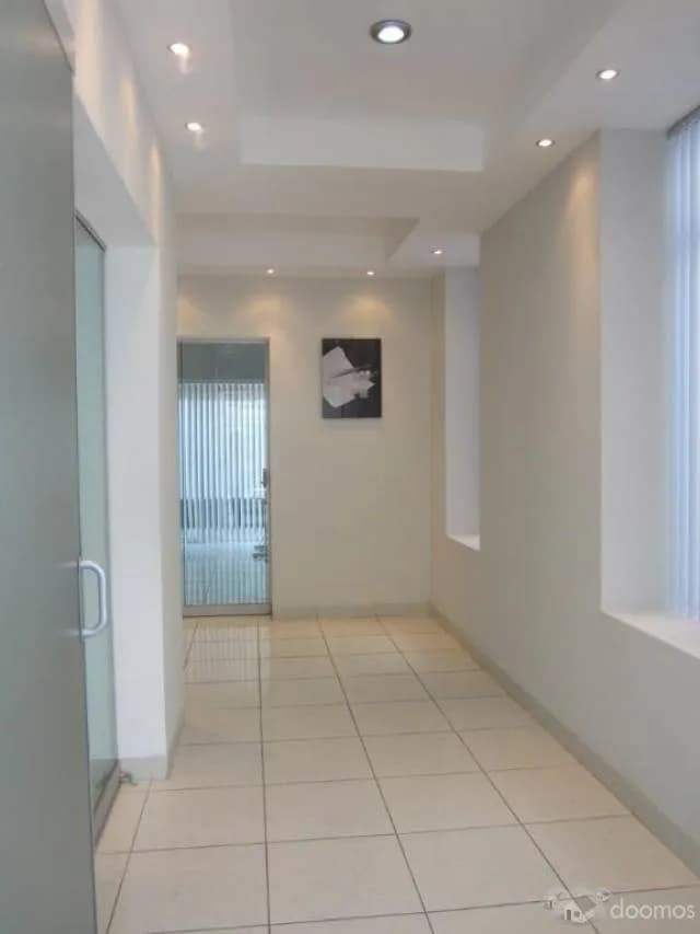 CASA CON MUCHOS AMBIENTES IDEAL PARA OFICINAS ADMINISTRATIVAS — foto 2