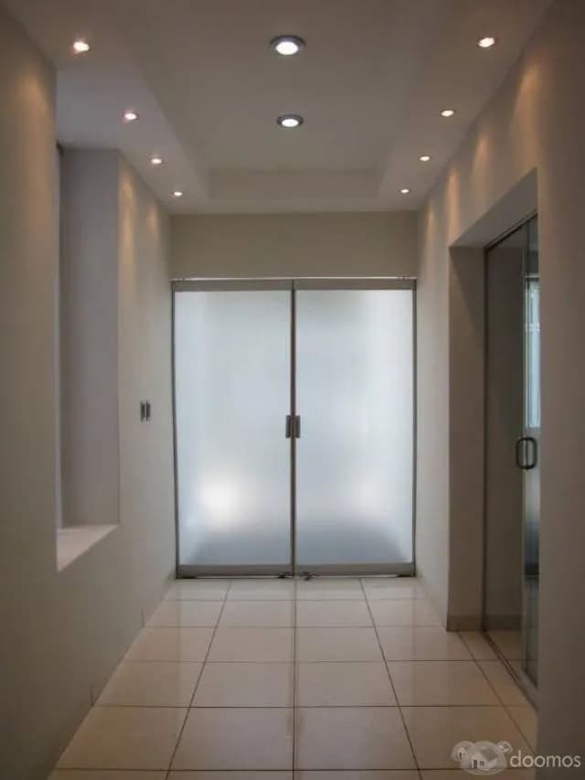 CASA CON MUCHOS AMBIENTES IDEAL PARA OFICINAS ADMINISTRATIVAS — foto 7