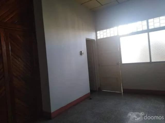 alquilo casa centrica  tres dormitorios S/. 1,500 soles — foto 2