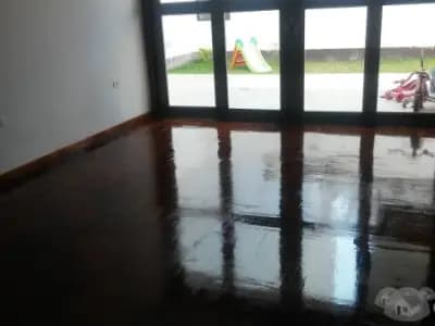 SE ALQUILA O VENDE  CASA AMPLIA PARA EMPRESAS
