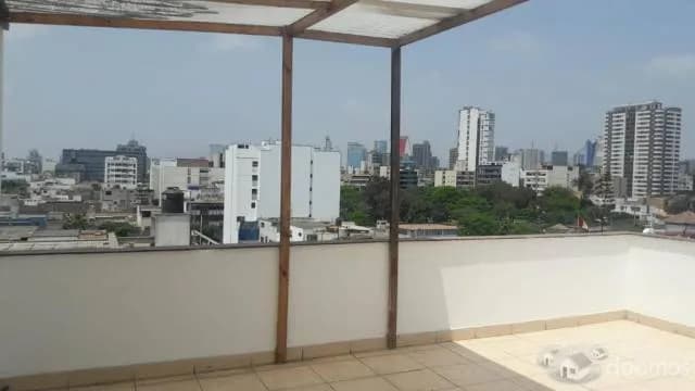 REMATE DUPLEX EN MIRAFLORES VENTA POR VIAJE — foto 1