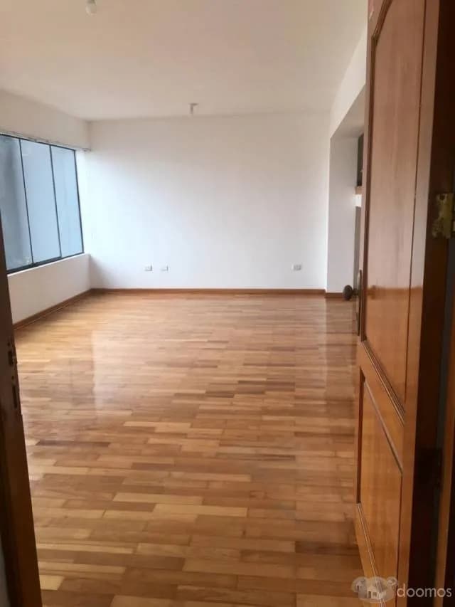 REMATE DUPLEX EN MIRAFLORES VENTA POR VIAJE — foto 4
