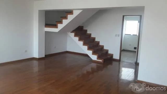 REMATE DUPLEX EN MIRAFLORES VENTA POR VIAJE — foto 7