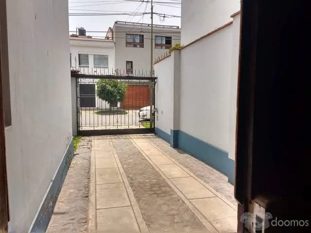 EXCELENTE UBICACIÓN DE CASA EN MIRAFLORES — foto 4