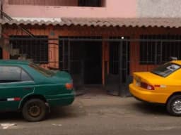 REMATE CASA COMO TERRENO ALTAMENTE COMERCIAL