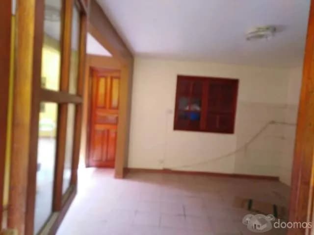 Alquilo casa céntrica con cochera S/.2,500 ,4 dormitorios — foto 2