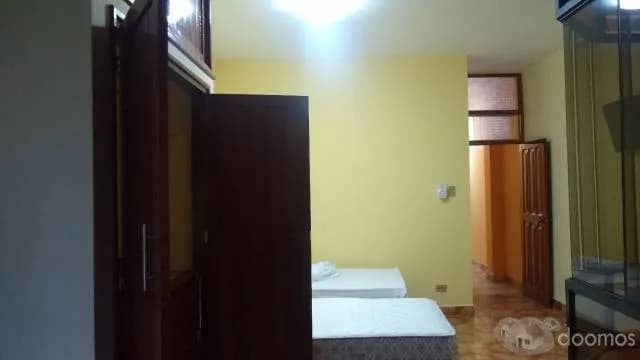 Alquilo casa  amoblada con 4 dormitorios,terraza y cochera  S/. 3,000 — foto 2