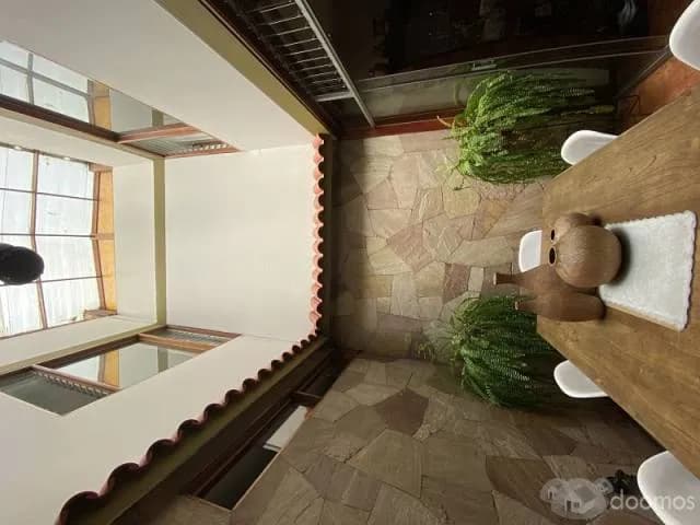 SE VENDE CASA CON  BELLOS ACABADOS NATURALES — foto 1