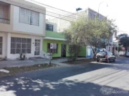 Vendo Casa Comercial de 2 Pisos en Ica en muy buena zona