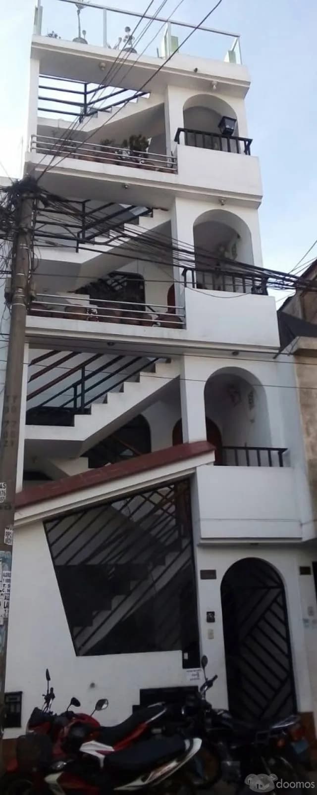 VENTA DE LINDA CASA DE 5 PISOS EN SMP — foto 1