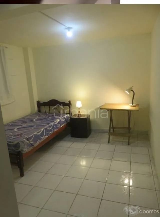 Surco - Calle Oscon 109 /  Alquilo Habitación Amoblada para vivienda, Solo Persona sola o pareja, Puerta a la calle - Baño Propio - Cocina a gas - altura  Banco de la Nacion de Benavides — foto 1