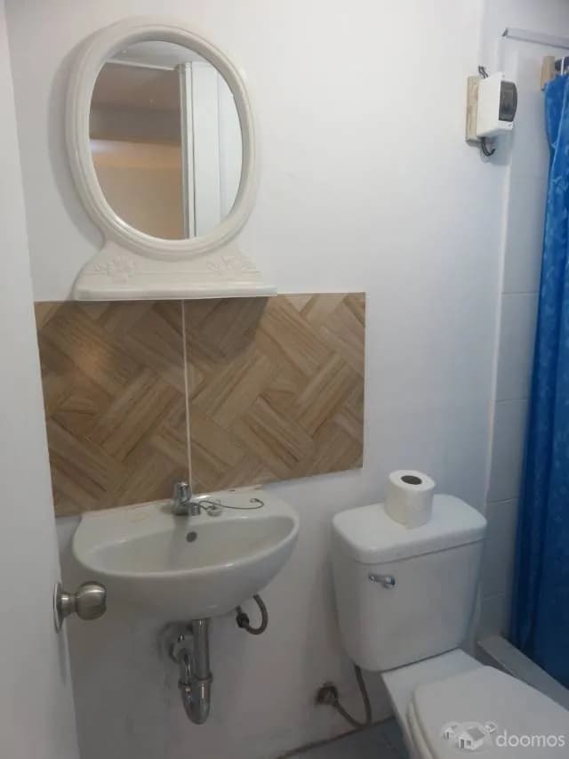 Surco - Calle Oscon 109 /  Alquilo Habitación Amoblada para vivienda, Solo Persona sola o pareja, Puerta a la calle - Baño Propio - Cocina a gas - altura  Banco de la Nacion de Benavides — foto 3