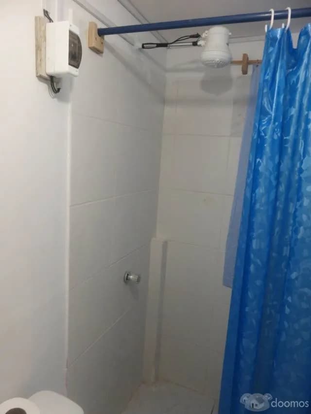 Surco - Calle Oscon 109 /  Alquilo Habitación Amoblada para vivienda, Solo Persona sola o pareja, Puerta a la calle - Baño Propio - Cocina a gas - altura  Banco de la Nacion de Benavides — foto 5