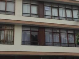 Departamento en tercer piso con cochera interior cerrada