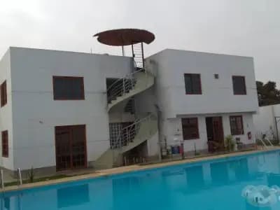 ALQUILER HABITACIONES CON BAÑO PROPIO e INCLUYE PISCINA