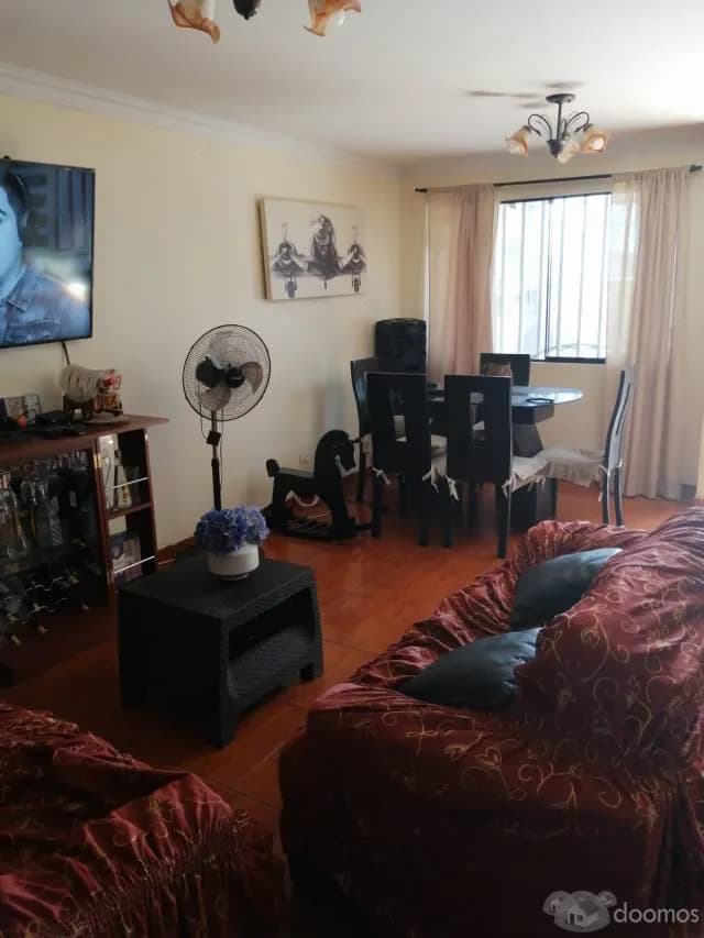 VENTA DE CASA FRENTE A JARDÍN — foto 3