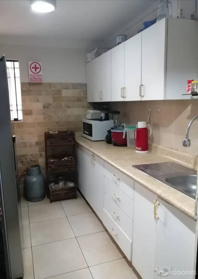 VENTA DE CASA FRENTE A JARDÍN — foto 7