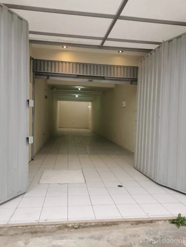 ALQUILO LOCAL COMERCIAL 3 MTS ANCHO 15 MTS LARGO — foto 1