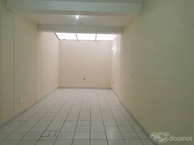 ALQUILO LOCAL COMERCIAL 3 MTS ANCHO 15 MTS LARGO — foto 4