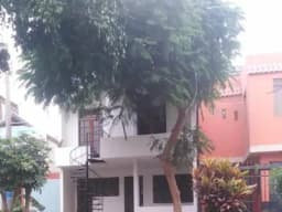 CASA DE 2 PISOS EN VENTA, NO AMOBLADA