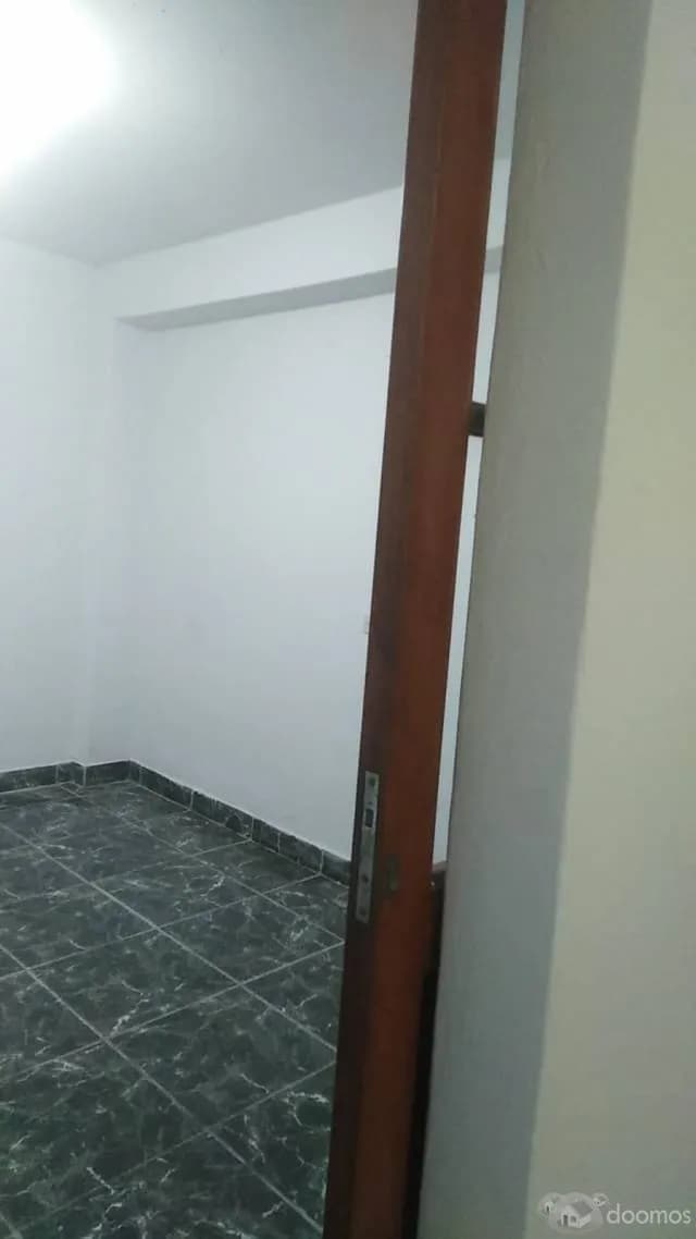 CASA DE 2 PISOS EN VENTA, NO AMOBLADA — foto 2