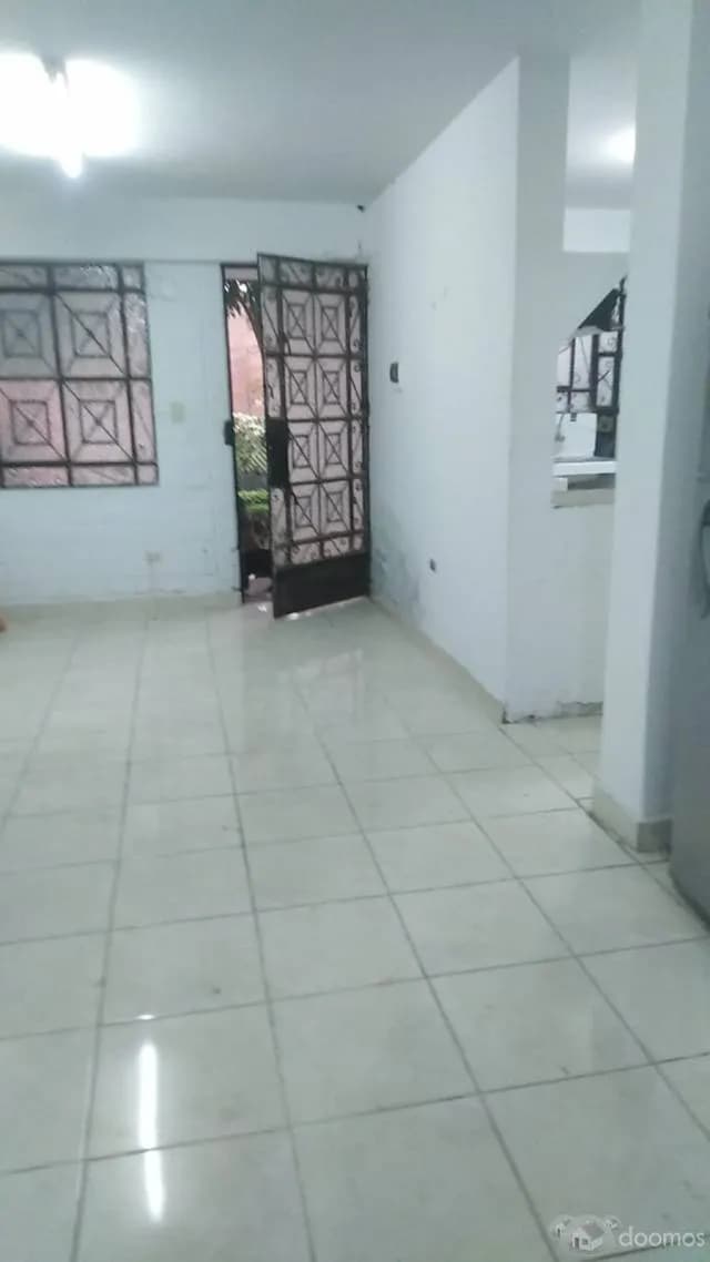 CASA DE 2 PISOS EN VENTA, NO AMOBLADA — foto 4