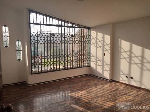 CASA LISTA PARA HABITAR  SE ALQUILA , IDEAL NEGOCIO SOBRE AVENIDA — foto 11