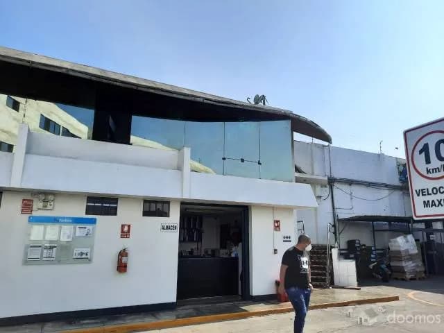 LOCAL COMERCIAL O INDUSTRIAL — foto 7