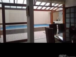 Vendo casa con piscina y 8 dormitorios $ 220,000