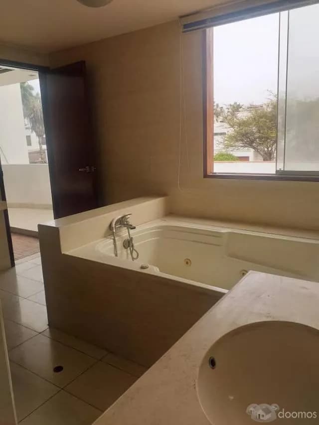 Venta de Casa con Tres Frentes — foto 4