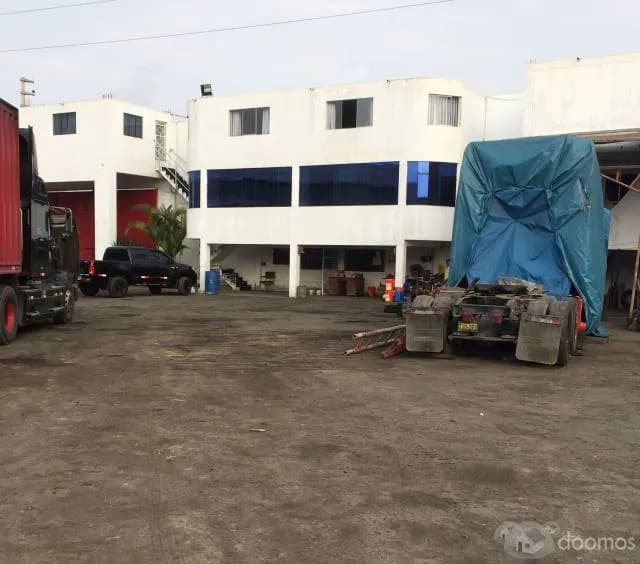 SE VENDE LOCAL DE 5,400 m2 EN TRUJILLO — foto 2
