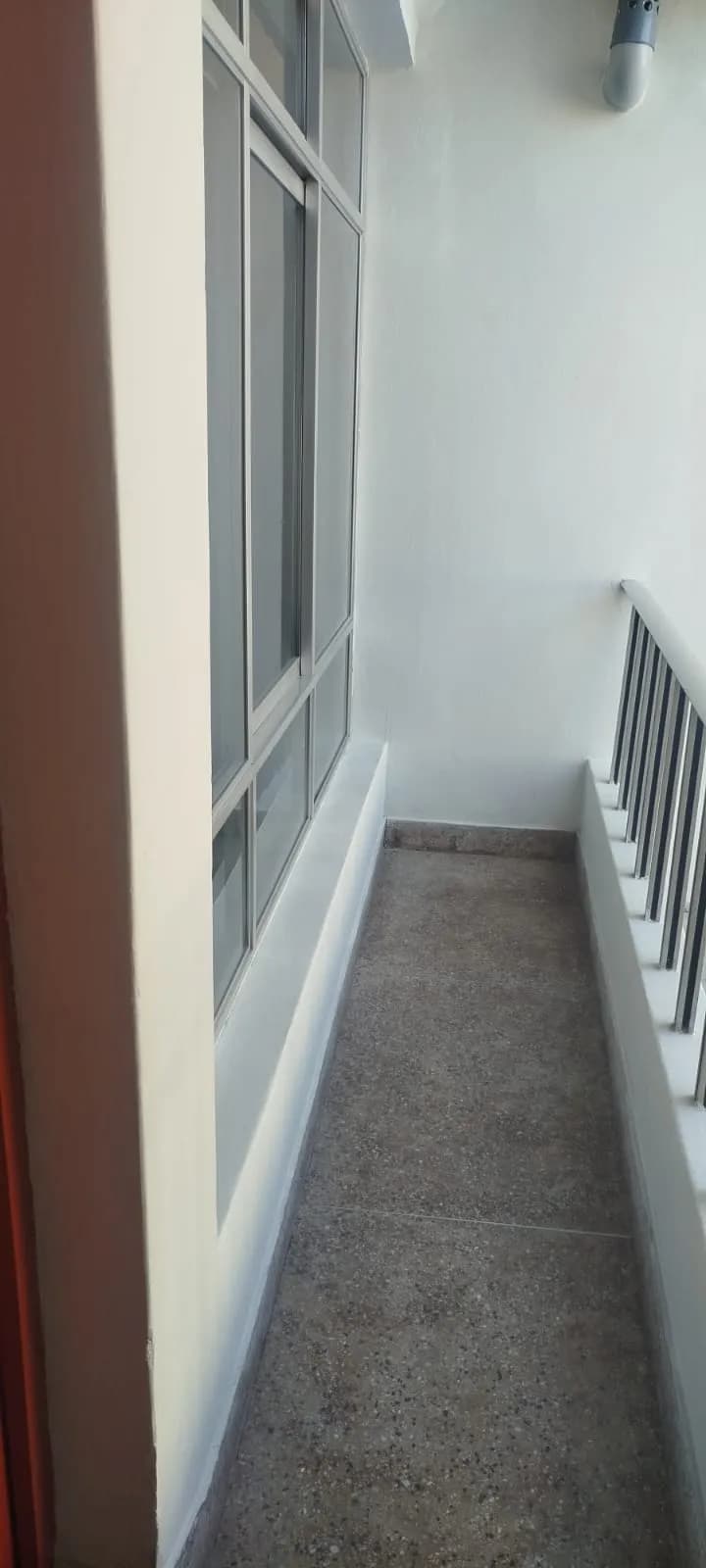 Venta de amplio Departamento independiente en Salamanca de Monterrico — foto 3