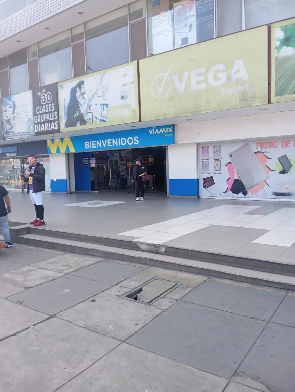 VENDO LOCAL DE 5MTS2 EN EL EMPORIO COMERCIAL LAS MALVINAS — foto 1