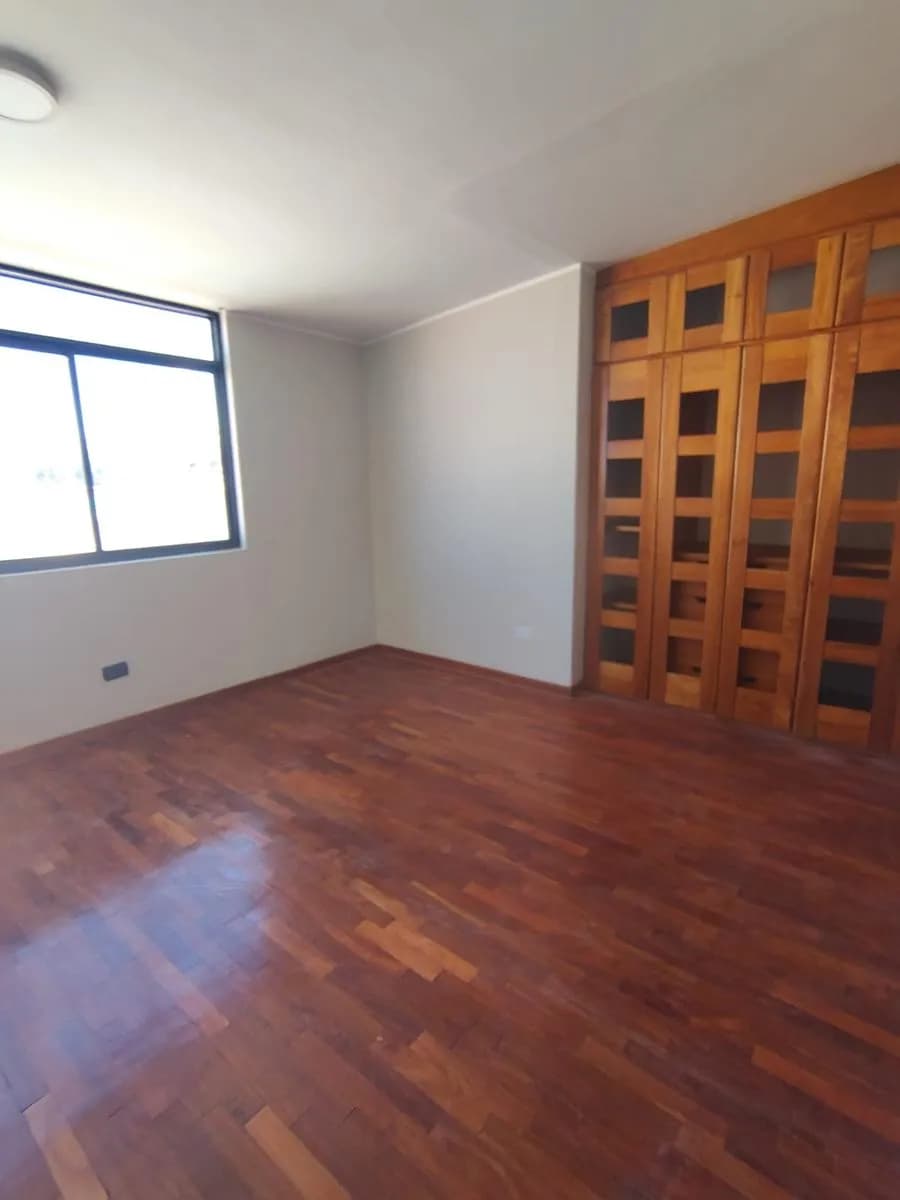 Se Alquila Depa con Cochera en 3er Piso en Urb. La Florida — foto 4