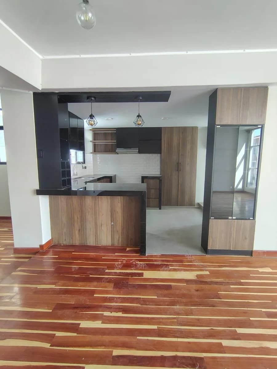 Se Alquila Depa con Cochera en 3er Piso en Urb. La Florida — foto 6